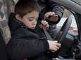 Als 12-jarige achter het stuur: steeds meer kinderen gaan zonder rijbewijs de weg op