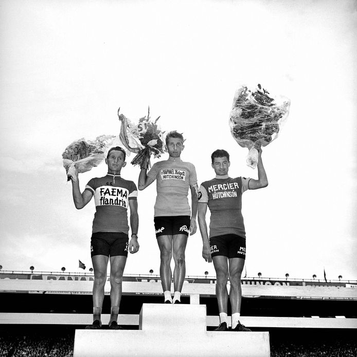 Het podium van de Tour in 1962: Anquetil won, voor Joseph Planckaert (links) en Raymond Poulidor.