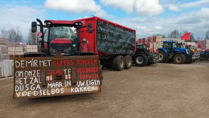 Veertig tractoren rijden bedrijfsterrein op waar Jan Jambon te gast is: “We willen gehoord worden”