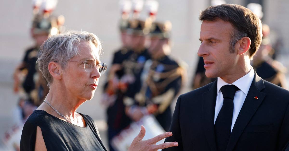 Президент Франции Макрон сохраняет доверие премьер-министру Борну |  снаружи