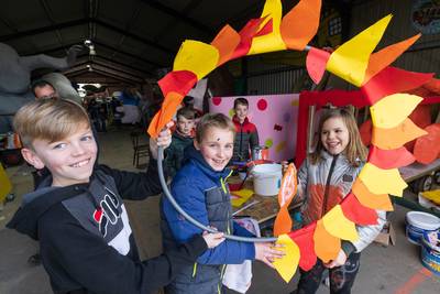 In ’t Waoterrijk doet oud, maar vooral ook jong met de grote optocht mee