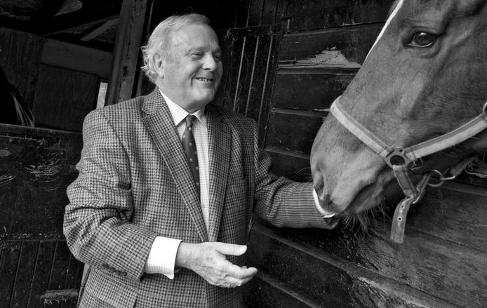 Oud-dressuurruiter en radioloog Kees Vellenga is op 74-jarige leeftijd overleden.