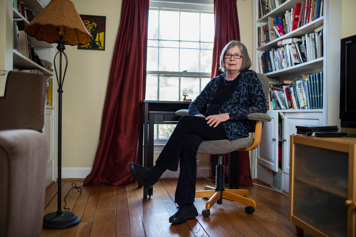 Barbara Ehrenreich in haar huis in Alexandria, Virginia, 24 maart 2014. Beeld Hollandse Hoogte / Redux Pictures / Joshua Roberts
