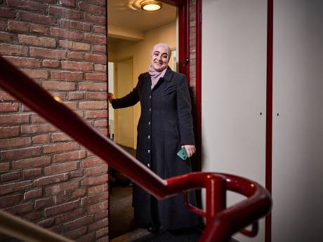 Na maanden in een kantoor slapen, hebben Fatima en haar kinderen tóch een tijdelijk huis: ‘Zo mooi!’