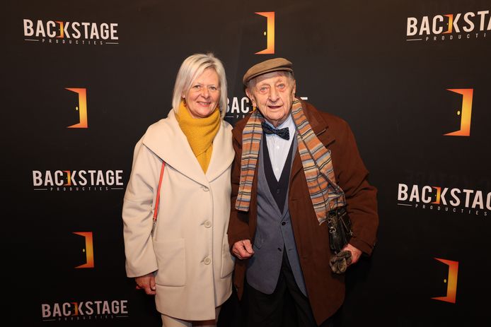 IN BEELD. Michel Van den Brande poseert met verloofde Sofie tijdens ...