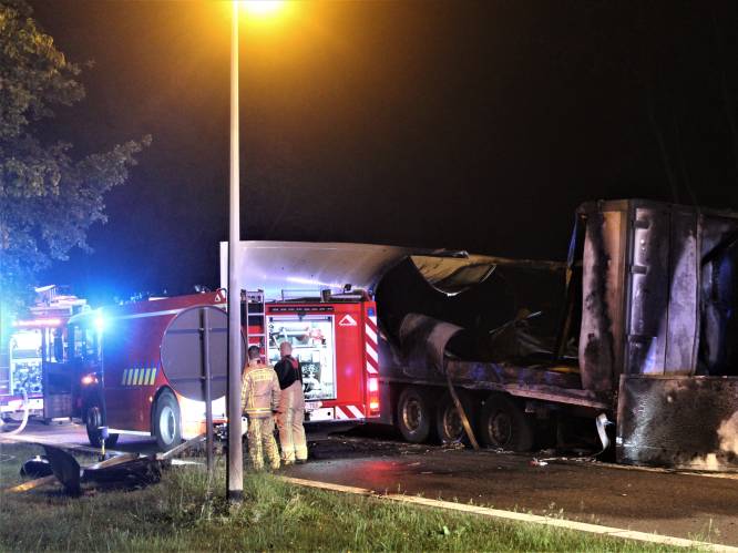 Motorrijder sterft na klap tegen truck op E313 in Diepenbeek