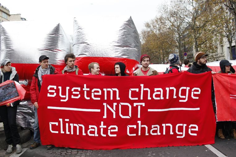 Klimaatactie in Parijs, 2015, aan de vooravond van het Klimaatakkoord dat door 195 landen werd ondertekend. Beeld Photo News