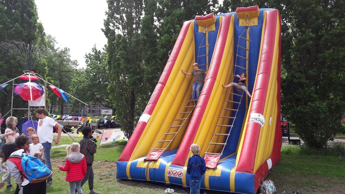 Het eerste Wageningse kinderfestival op Duivendaal.