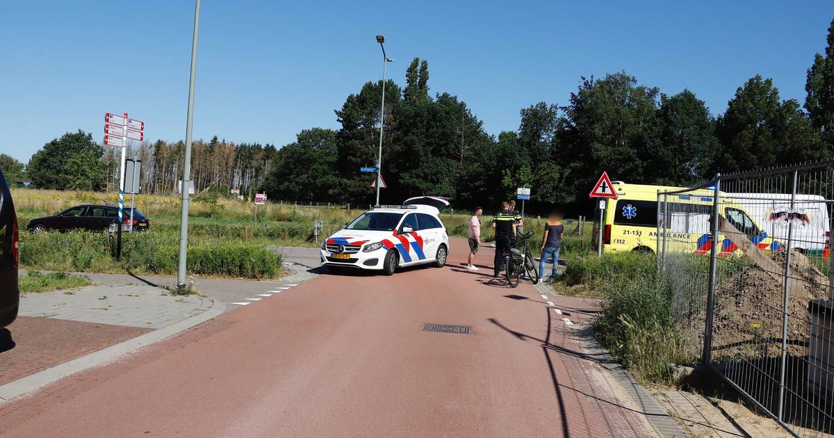 Fietser raakt gewond bij aanrijding met auto in Molenhoek.