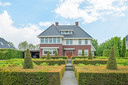 De villa aan de Stationsweg 1 in Enter.