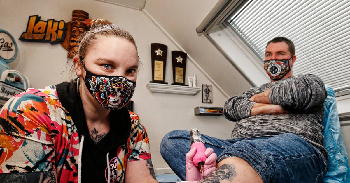 (27) hoort bij de beste tattoo-artiesten van de | AD.nl