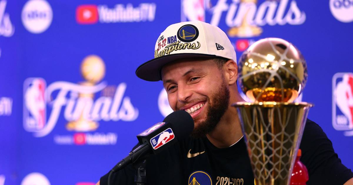Bizarre sponsordeal maakt van basketbalvedette Stephen Curry man