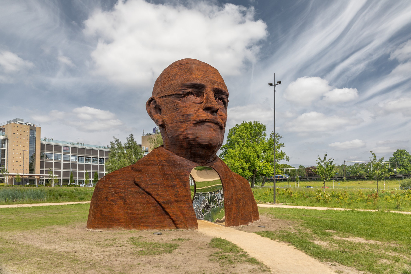 Jasper Scheffers maakte fotoboek over rondweg. ‘De belangrijkste weg ...