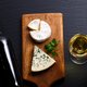 Mooi meegenomen: 'Kaas en rode wijn zijn goed voor je hersenen'
