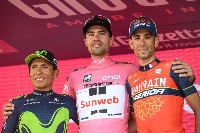 Tom Dumoulin met Nairo Quintana (l) en Vincenzo Nibali (r) op het podium.