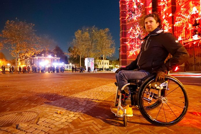 Hoe rolstoelvriendelijk is Glow? Het ED nam samen met Gerard de Nooij van Ongehinderd de proef op de som.