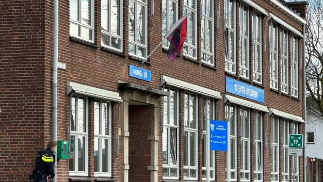 Politie rukte massaal uit naar Koning Willem I College in Den Bosch vanwege melding vuurwapen, geen wapen gevonden