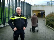 Deze wijkagent is er speciaal voor senioren: ‘Die babbelpraatjes zijn vaak zó goed’