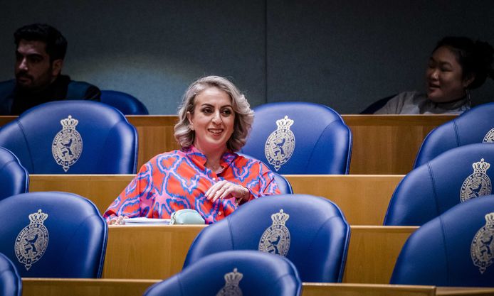 Kamerlid Nilüfer Gündogan wordt door haar partij Volt uit de Tweede-Kamerfractie gezet na meldingen van seksueel grensoverschrijdend gedrag.