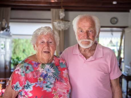 Henk en Riny, 60 jaar getrouwd en compleet kampeergek: ‘We namen zelfs de handwringer mee’
