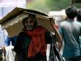 Photo d'illustration - Un homme tente de se protéger du soleil avec un carton à New Delhi.