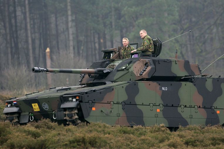 Vlekkeloos Grit genie Defensie verkoopt gevechtsvoertuigen aan Estland | Het Parool