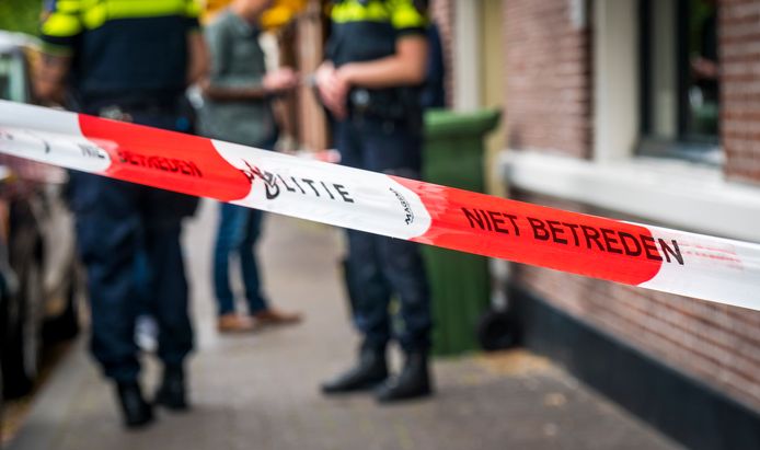 De politie doet onderzoek naar de handgranaat die afgelopen weekend werd gevonden in een woning in Balkbrug. Afbeelding ter illustratie.