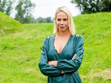 Nicolette duikelt weinig verhullend kiekje op en Emma is verliefd op zichzelf