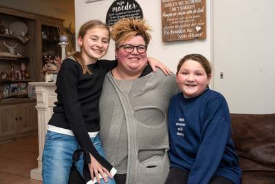 Carolien en haar dochters leven rond de armoedegrens: ‘Het is even slikken om hulp te vragen, maar w