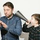 ‘Nu even niet jongen, papa zit op de smartphone’: ouders en hun schermgedrag