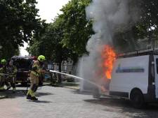 Bestelbus in Waalwijk vliegt in brand