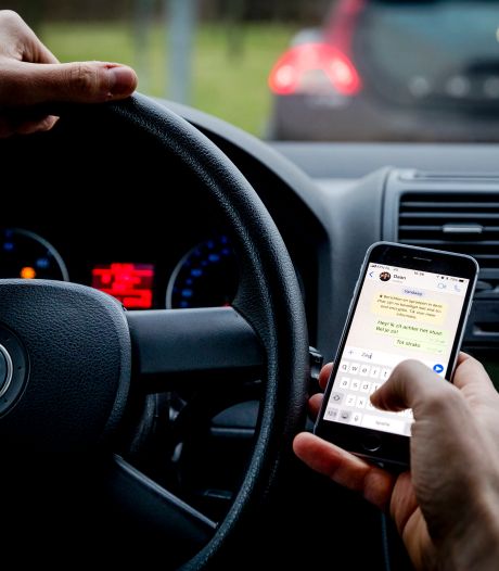 Nieuwe campagne tegen appen in verkeer:  ‘Sms of app niet als je weet dat iemand rijdt’