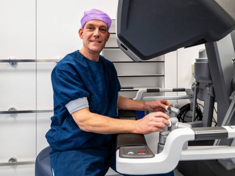 Bewijs voor peperdure robotchirurgie (1,8 miljoen per apparaat) ontbreekt, stelt uroloog Rijnstate: ‘Maar er is geen weg meer terug’