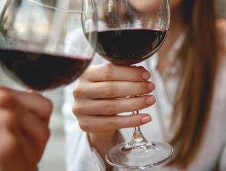 Italiaans restaurant geeft gratis fles wijn aan wie gsm afgeeft