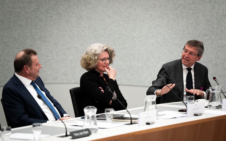 Medy van der Laan (m) van de Nederlandse Vereniging van Banken (NVB), Aleid Wolfsen (r) van de Autoriteit Persoonsgegevens (AP) en Peter van Leusden van Transparency International (TI-NL)  tijdens een gesprek over het wetsvoorstel op 26 januari. Beeld Freek van den Bergh/Volkskrant