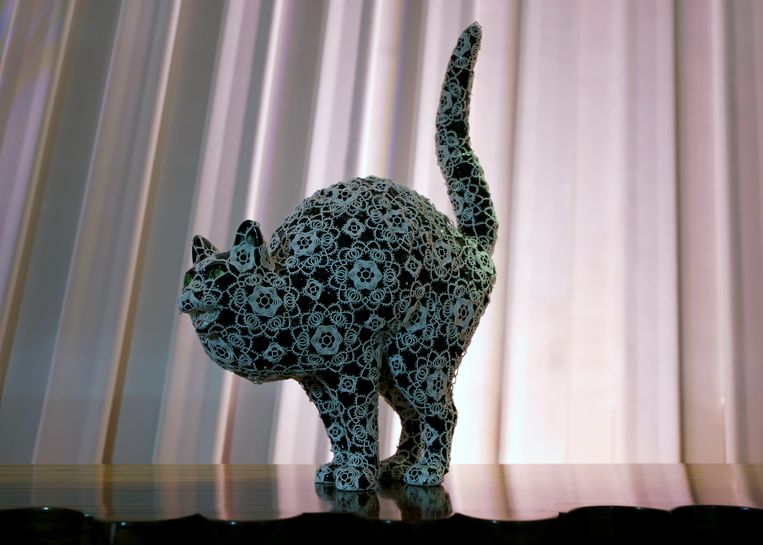 Het kunstwerk 'Choupette, 2013' door Joana Vasconcelos. Beeld REUTERS
