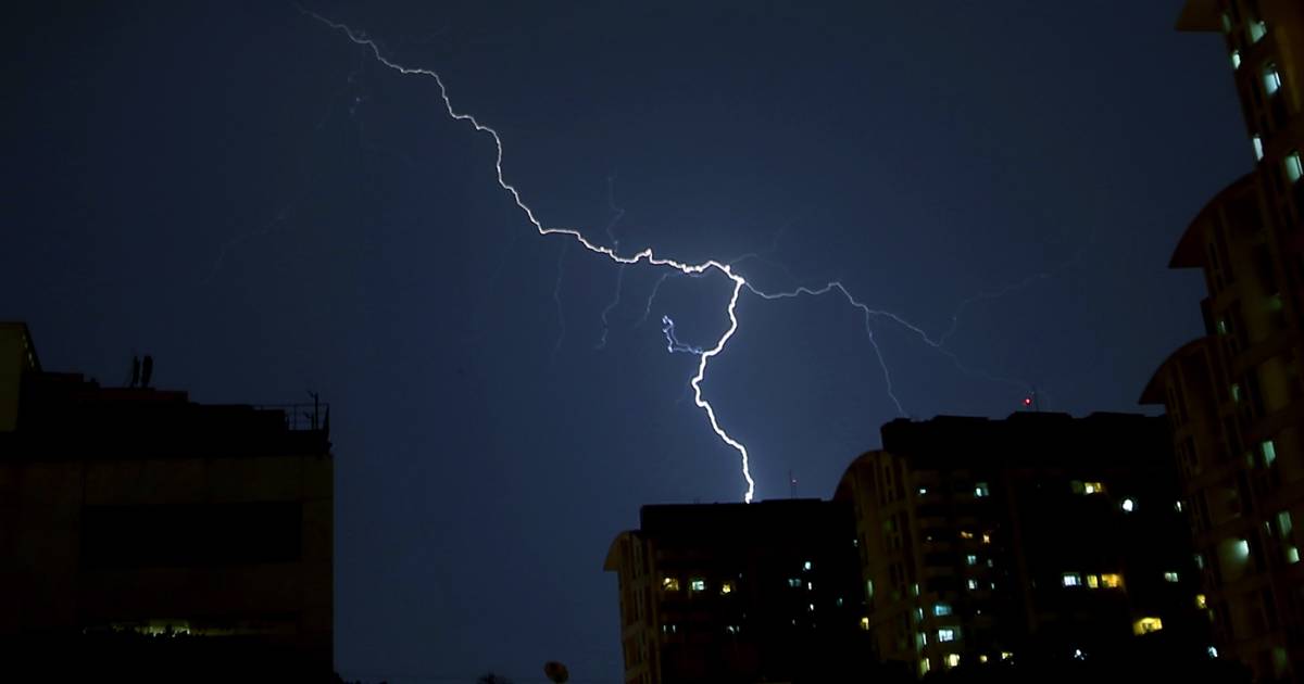 KNMI waarschuwt voor plaatselijk wateroverlast door buien met onweer