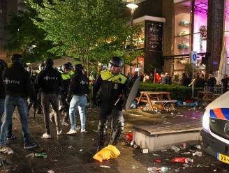 72 aanhoudingen en 2 gewonde agenten in Rotterdam na verlies Feyenoord