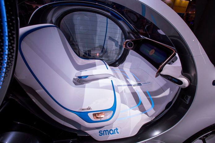 Mercedes-Benz presenteert op de CES in Las Vegas de Smart Vision EQ, een concept auto zonder stuurwiel en pedalen.