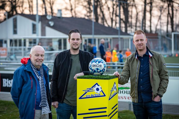 De derbycommissie van ZVV De Esch, met vanaf links Rein van der Burg, Michiel Lubbers en Bart Benneker.