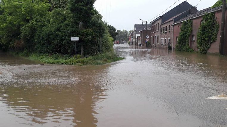 Straten staan blank in Moelingen. Beeld RV Facebook