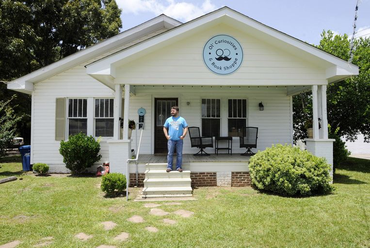 Het huis in Monroeville, Alabama, waarin Harper Lee To kill a mockingbird schreef is nu de Ol'Curiosities & Book Shoppe Beeld AP
