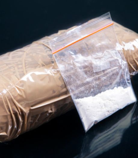 Duikers vinden 100 kilo cocaïne onder schip in Vlissingen 