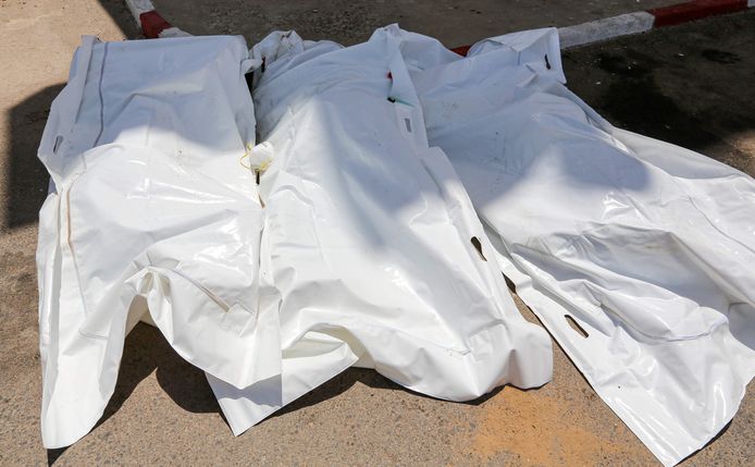 Lichamen van op zee gestorven migranten die de Tunesische kustwacht eerder deze maand al uit het water haalde.