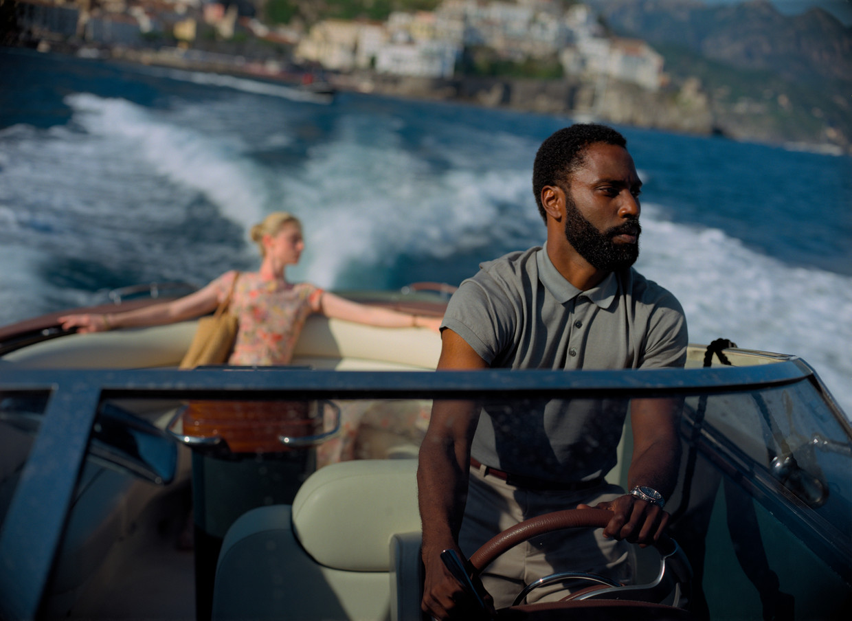 Elizabeth Debicki en John David Washington in 'Tenet'.  Beeld AP