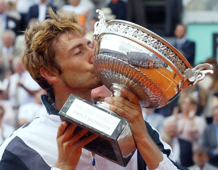 Ferrero met de beker na het winnen van Roland Garros.