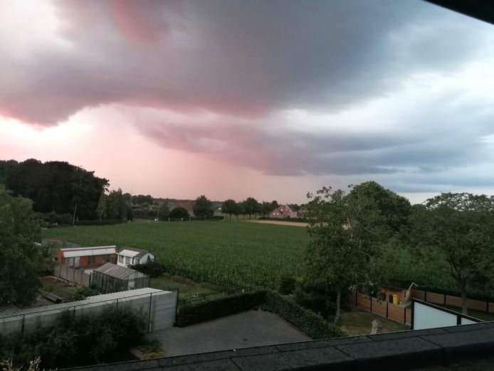 The sky in Kalmathout has also taken on a beautiful pink color.  The rain provides an additional veil in the distance.