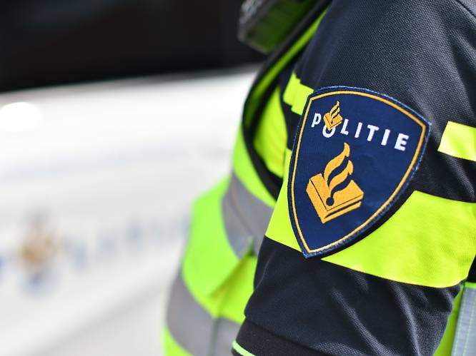 Twee auto's Rotterdam-Charlois gaan in vlammen op, politie onderzoekt brandstichting