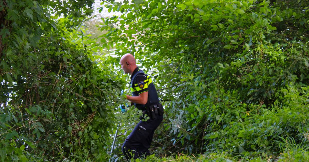 Dronken man raakt te water: reddende engel is hulpdiensten voor .