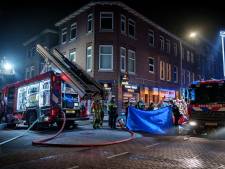Drie personen naar het ziekenhuis na uitslaande brand in Rotterdam, twee woningen compleet verwoest